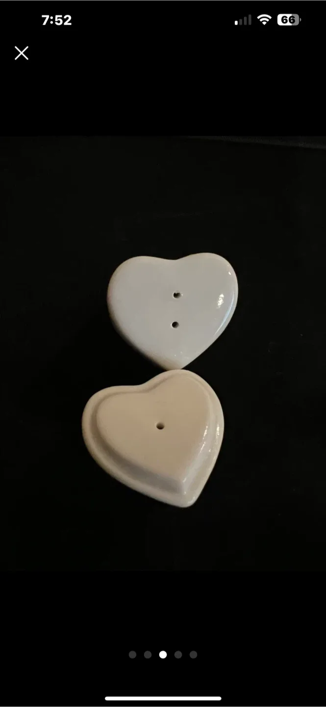 Heart-Shaped Salt & Pepper Shakers image indicator(4)