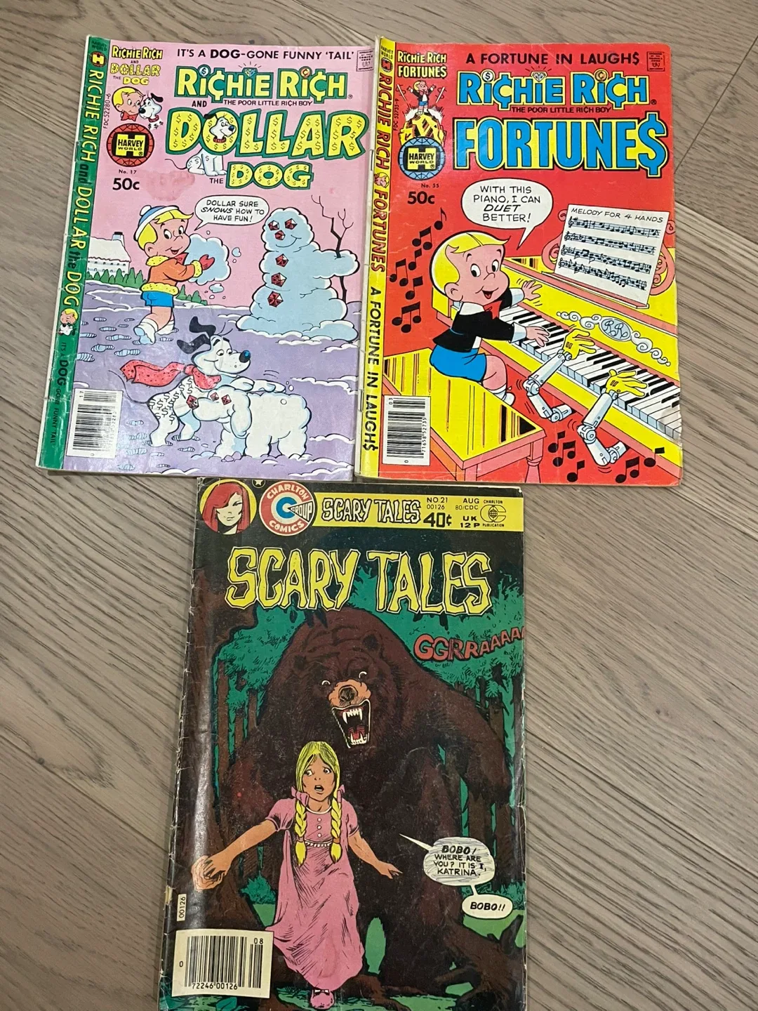 Comic Book Bundle: Batman, Richie Rich, Wizard, Scary Tales image indicator(4)