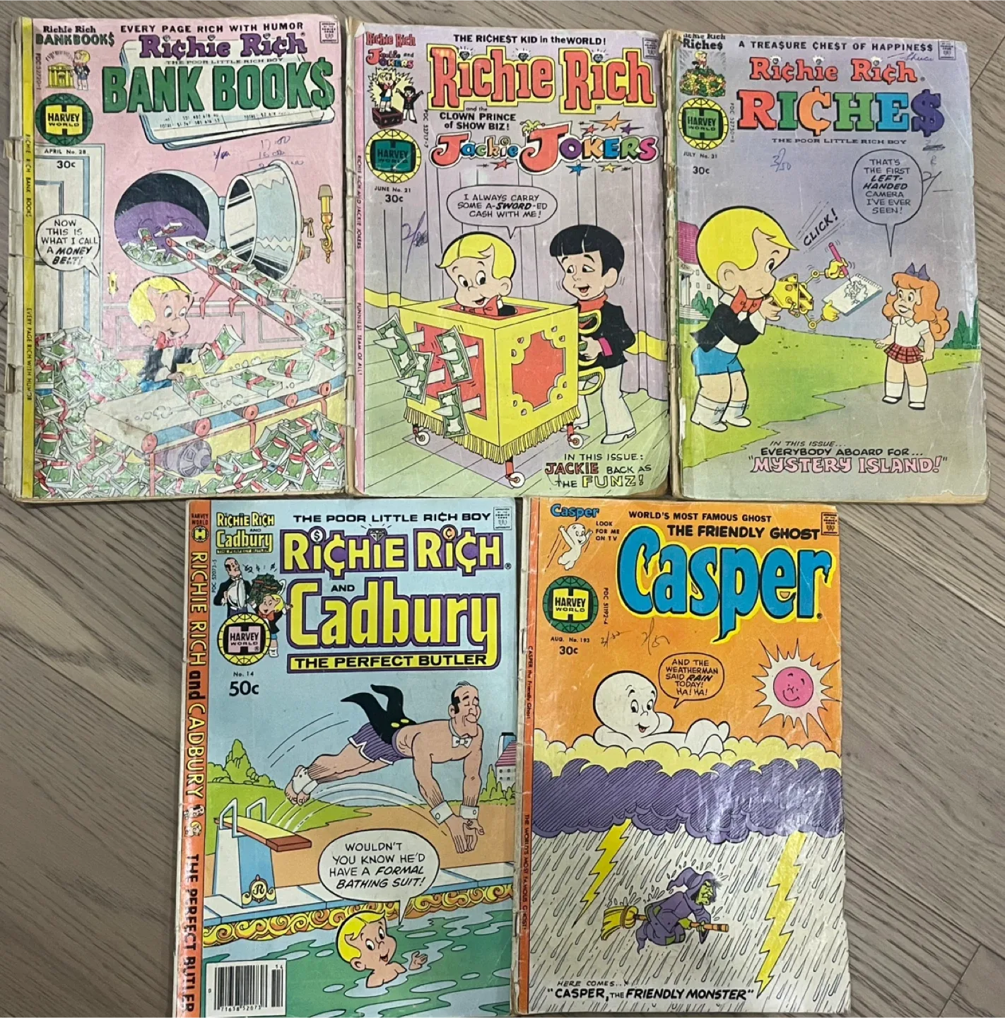 Comic Book Bundle: Batman, Richie Rich, Wizard, Scary Tales image indicator(2)