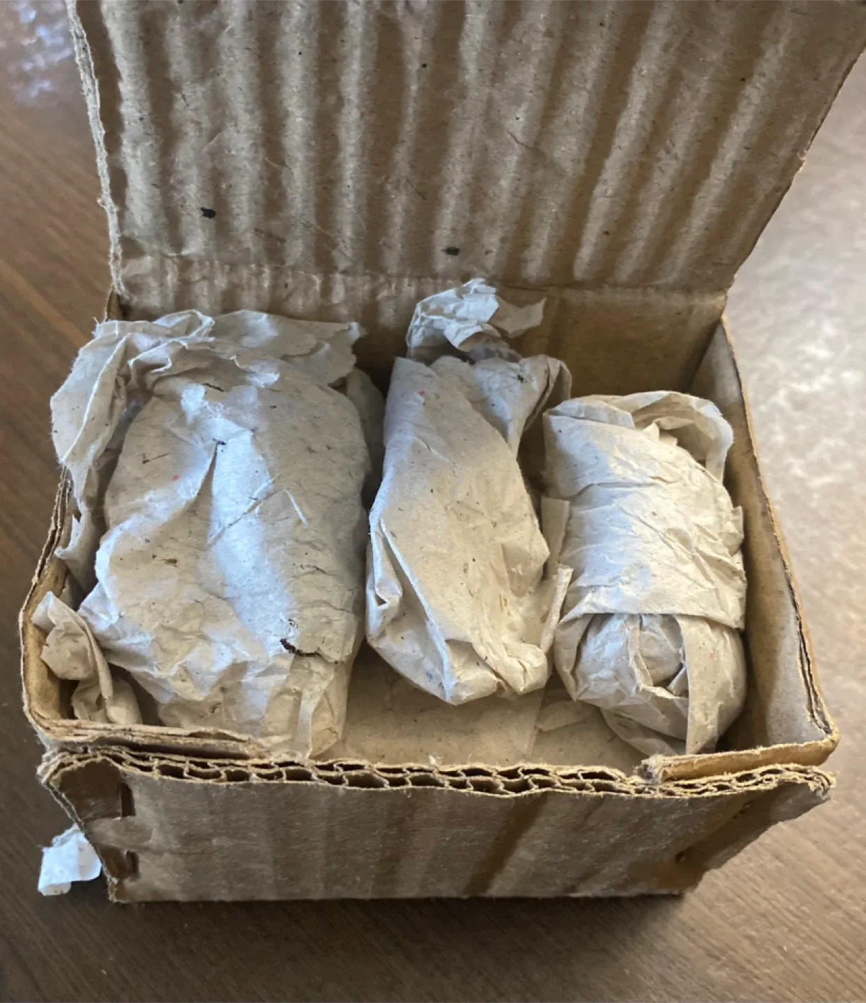 Zellers 5 PCS Porcelain Nativity Set w/ Stable image indicator(4)