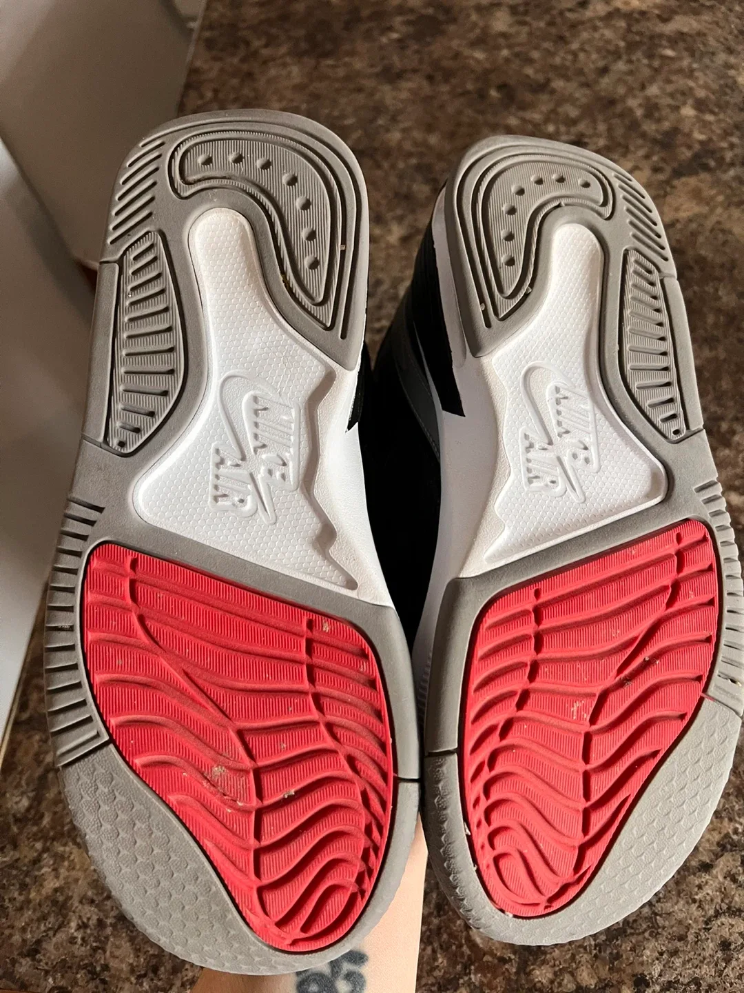 EUC Jordan Max Aura 5 6Y image indicator(2)