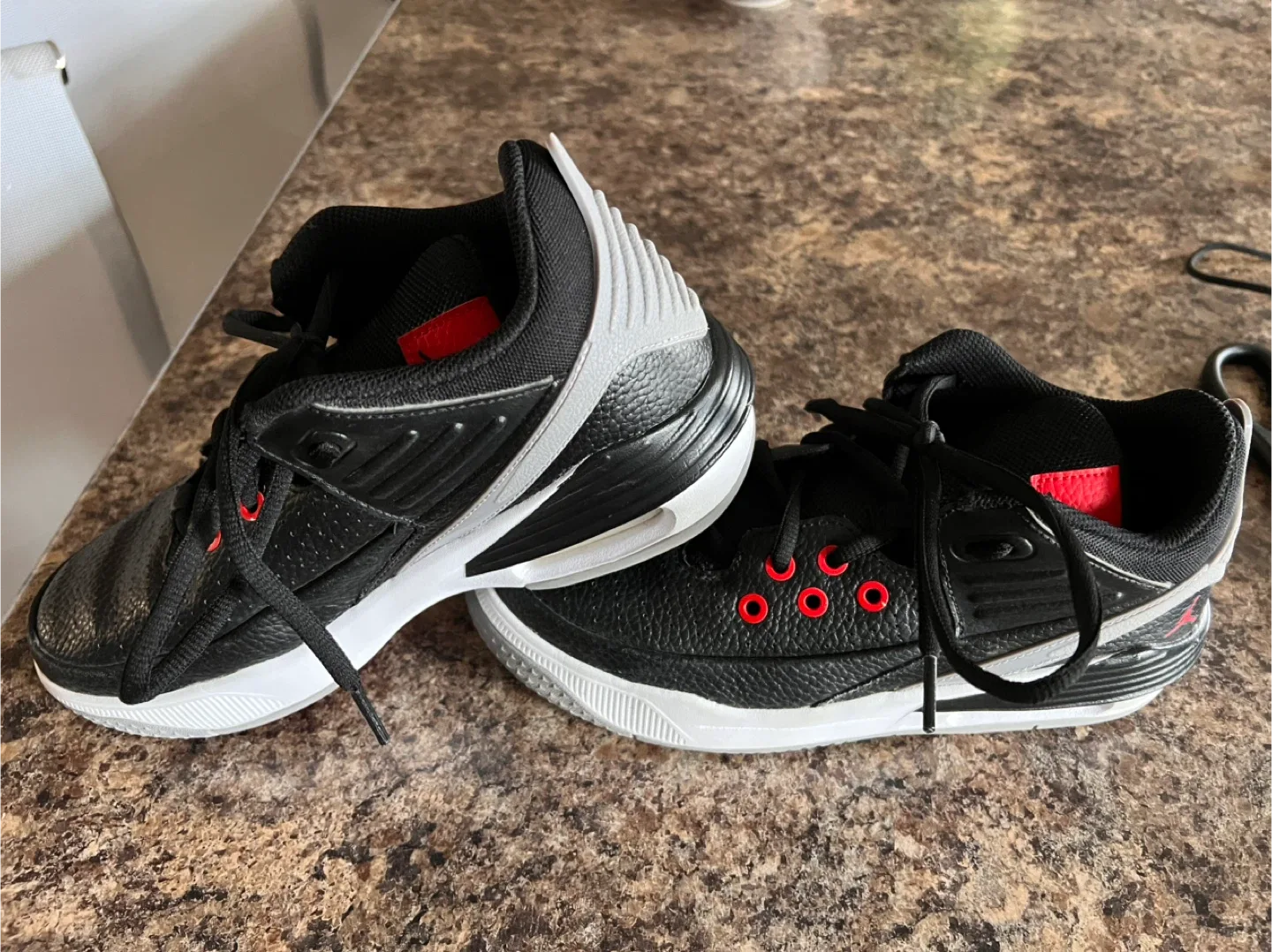 EUC Jordan Max Aura 5 6Y image indicator(5)