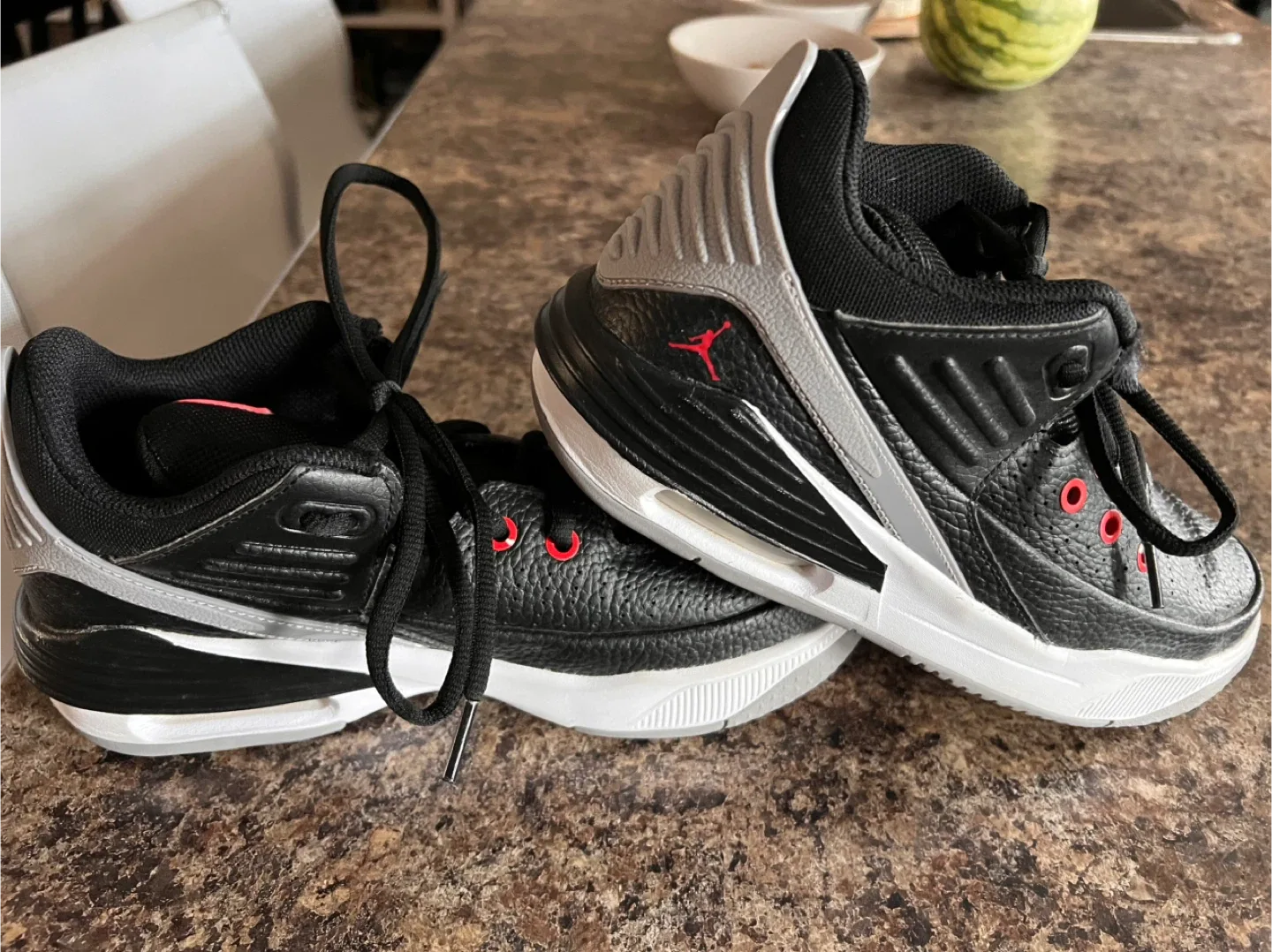 EUC Jordan Max Aura 5 6Y image indicator(4)