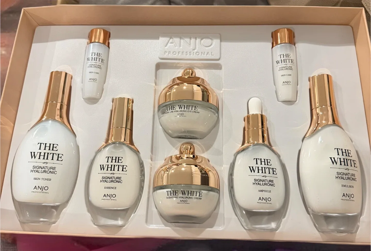 ANJO Professional The White Signature Hyaluronic Skin Care 6 Set image indicator(2)