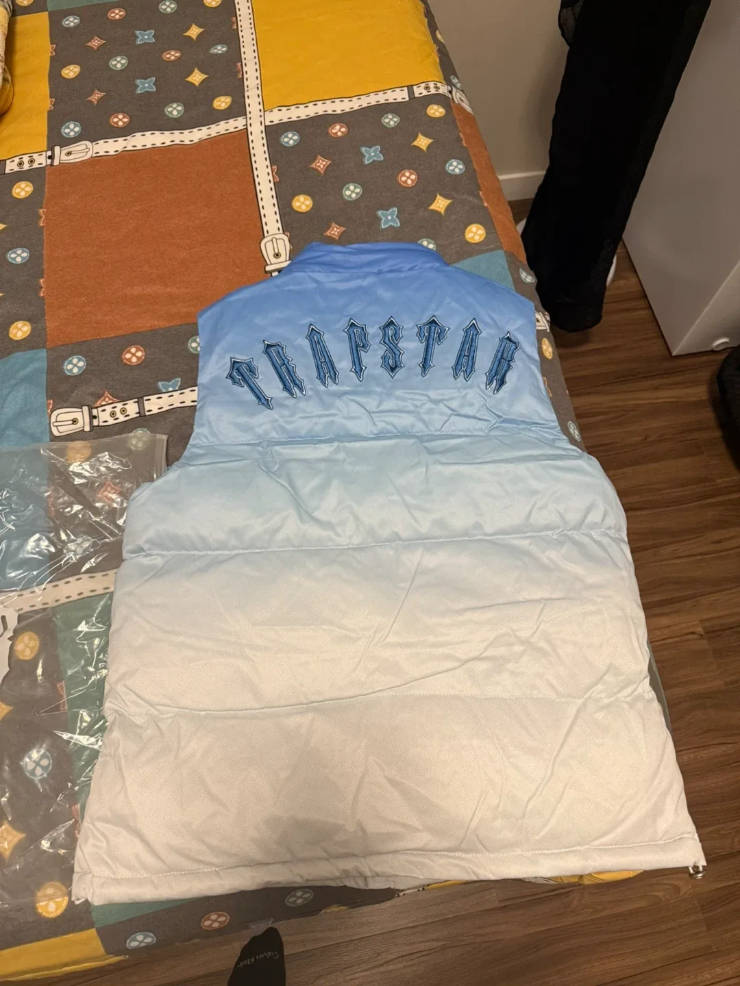 Trapstar blue puffer vest image indicator(5)