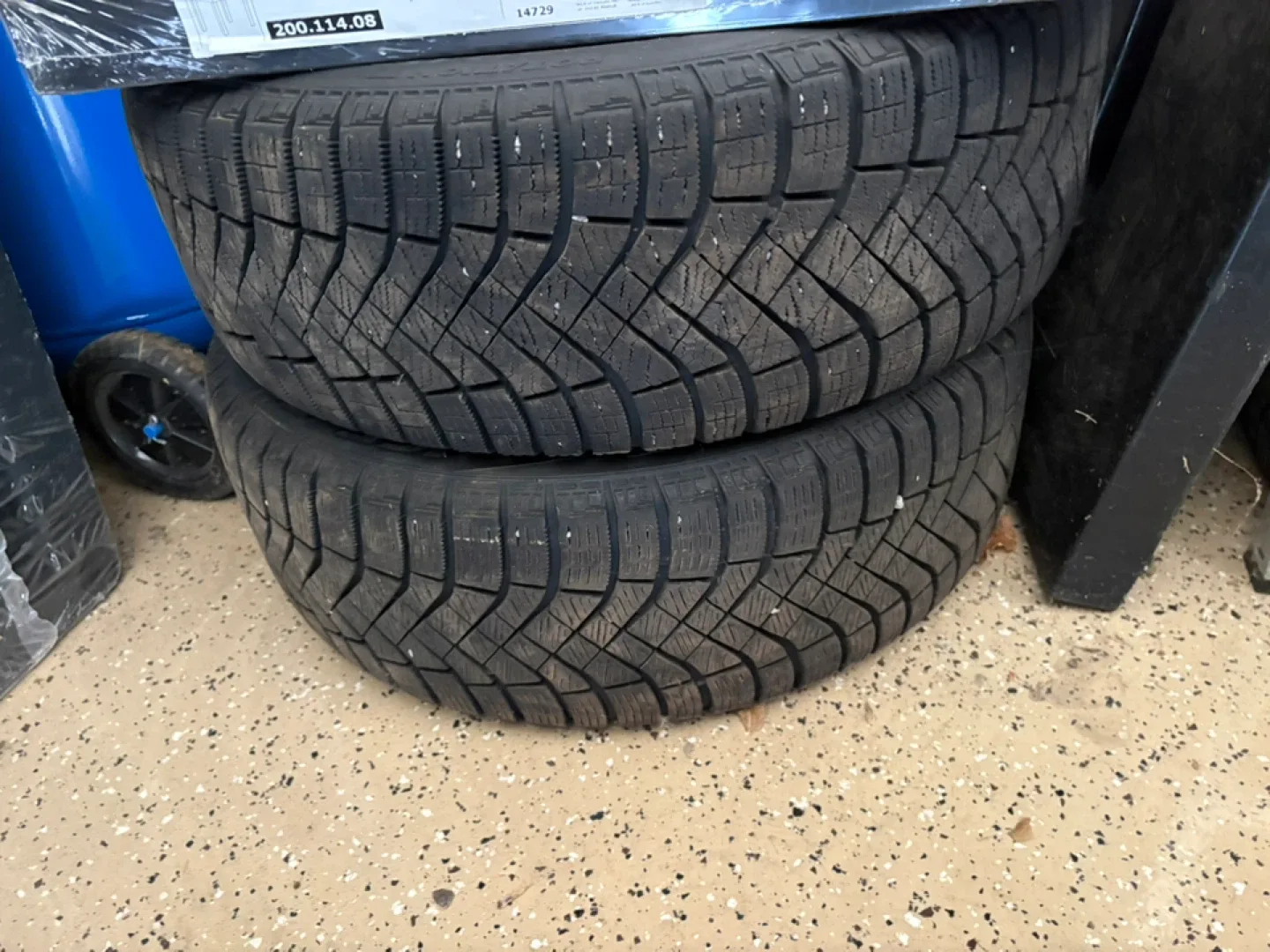 215/50/17 Winter Tires & Rims image indicator(5)