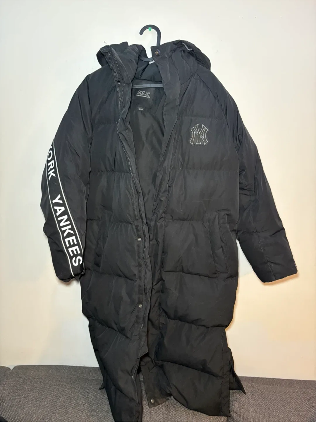 MLB New York Yankees Black Puffer Coat - Size S image indicator(2)