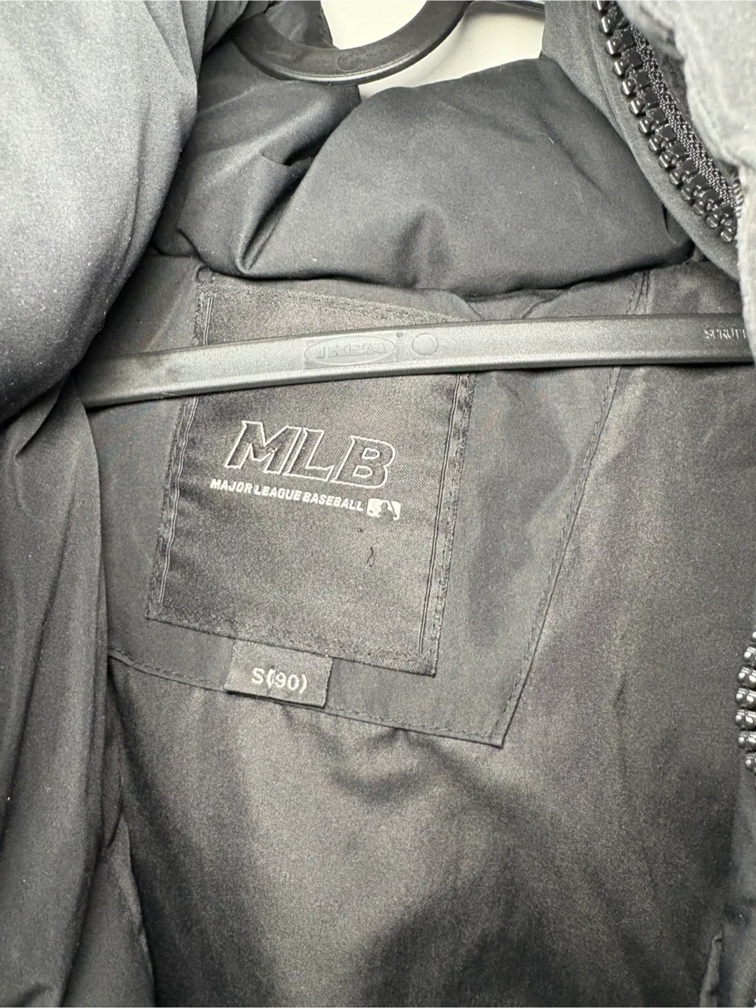 MLB New York Yankees Black Puffer Coat - Size S image indicator(3)