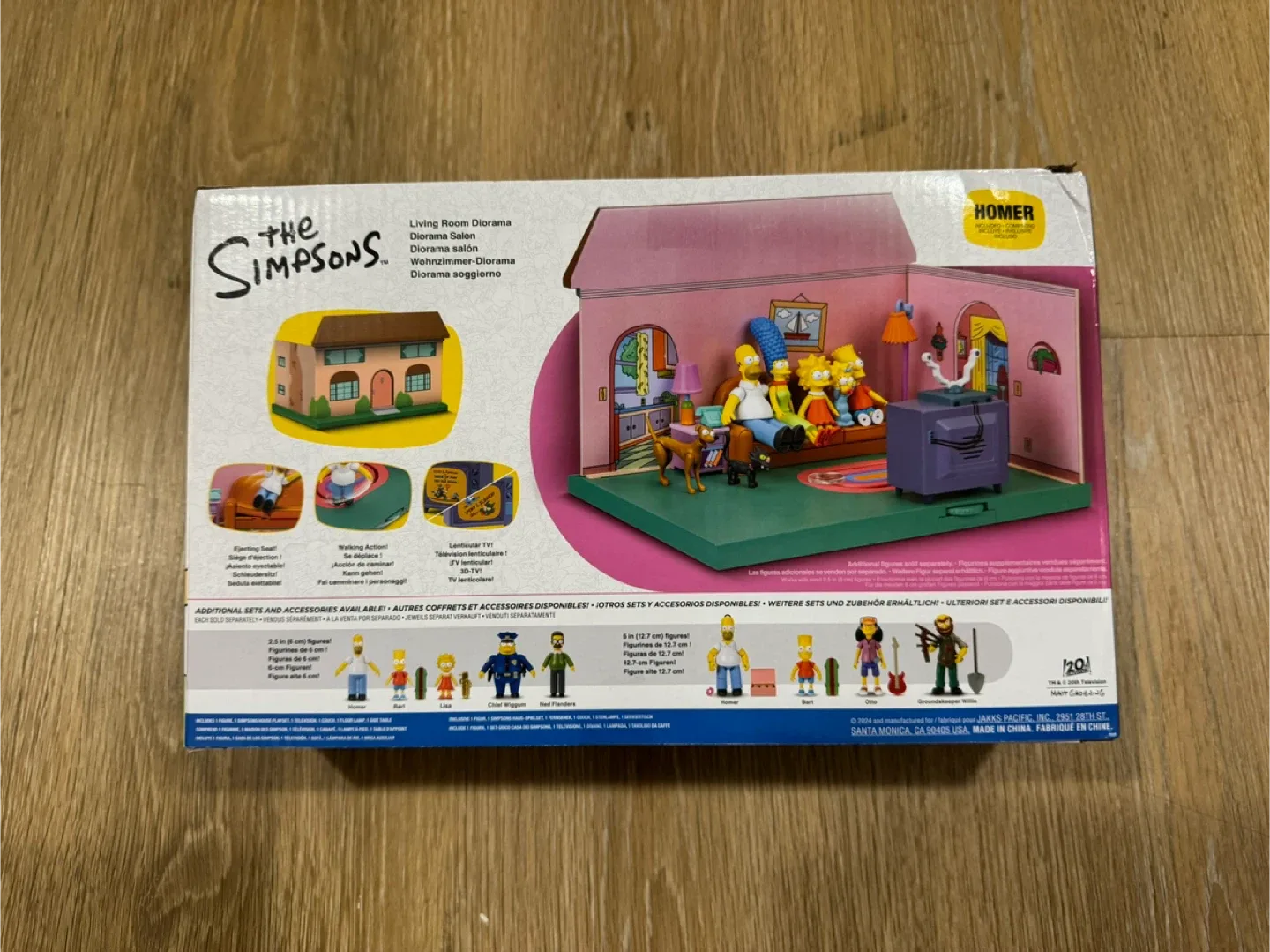 The Simpsons - Homer and The Living Room Diorama image indicator(2)