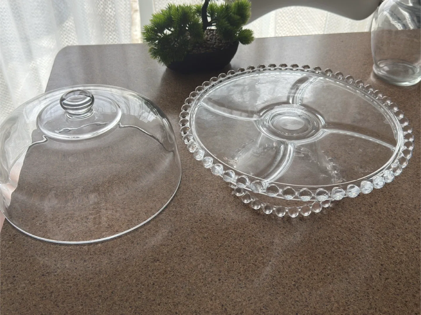 Glass Cake Stand with Dome Lid image indicator(3)