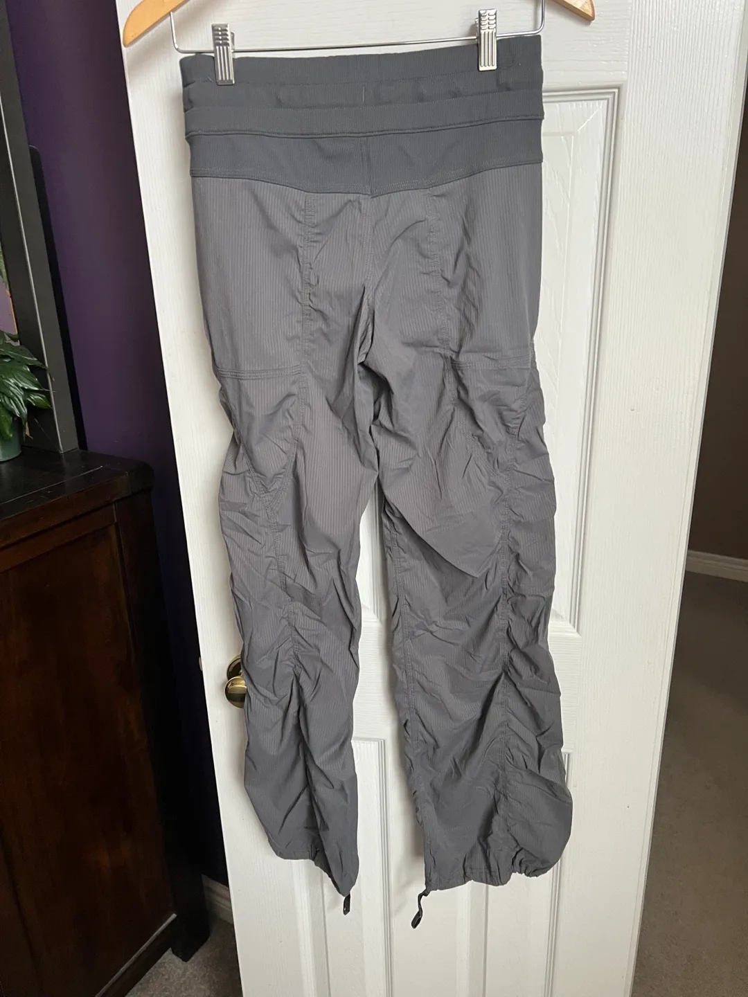 Lululemon full length dance studio pants - Size 4 image indicator(4)