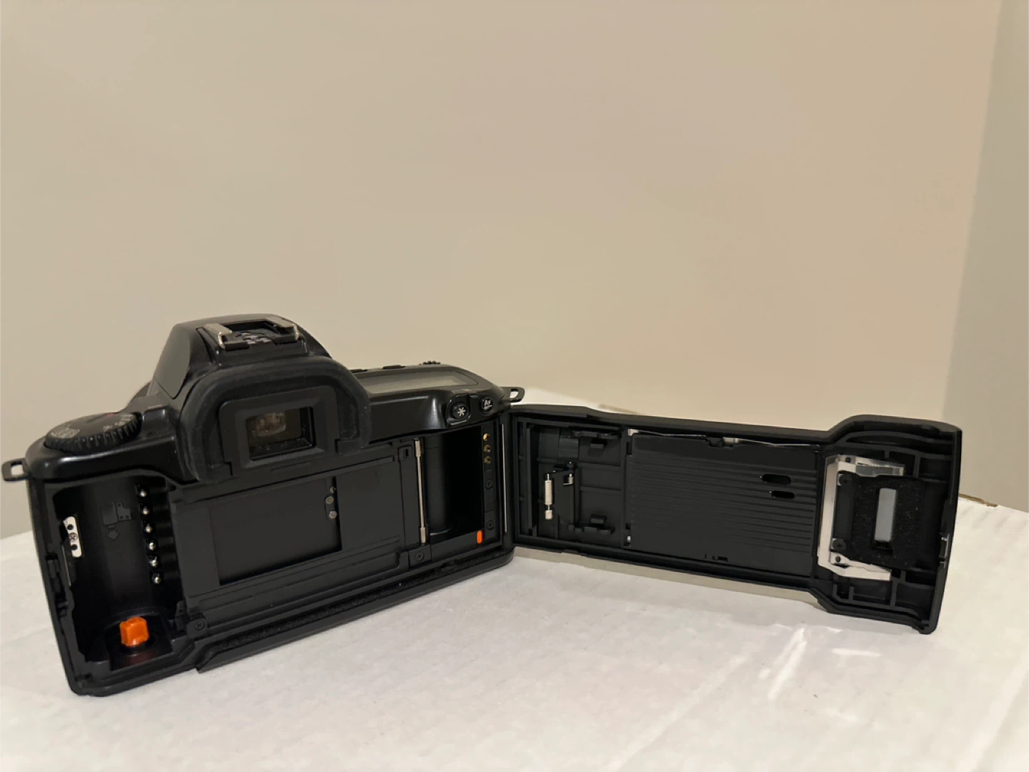 Canon EOS Rebel XS 35-80mm Lens - photo 3