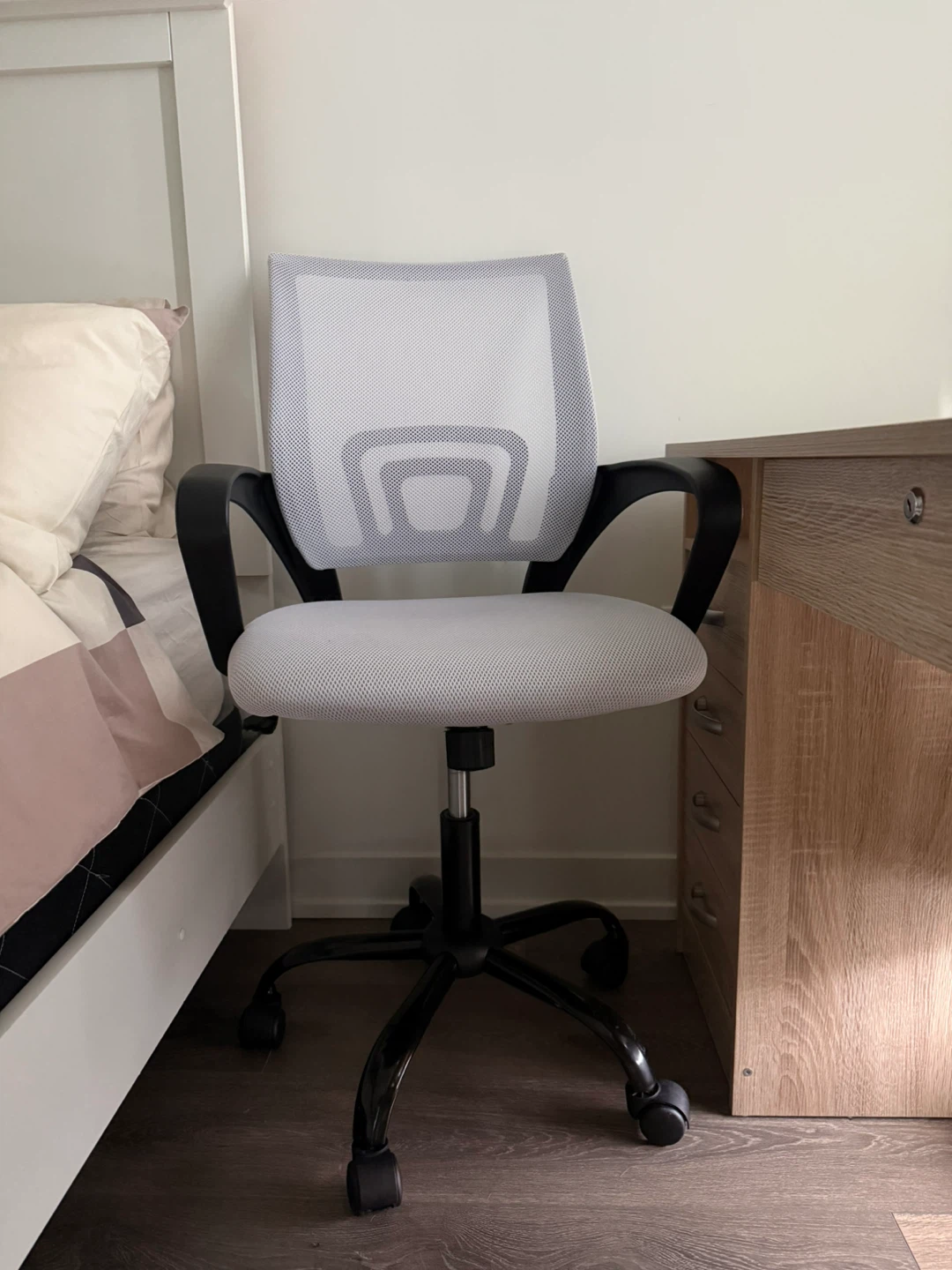 Grey & Black Mesh Office Chair - photo 2