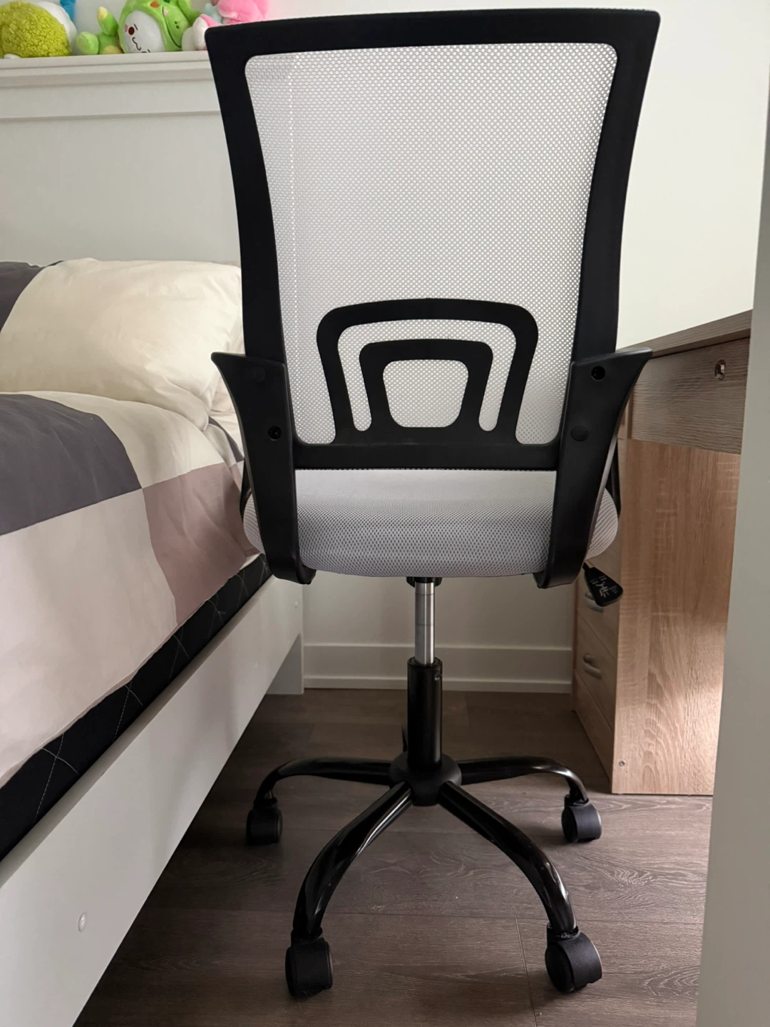 Grey & Black Mesh Office Chair - photo 3