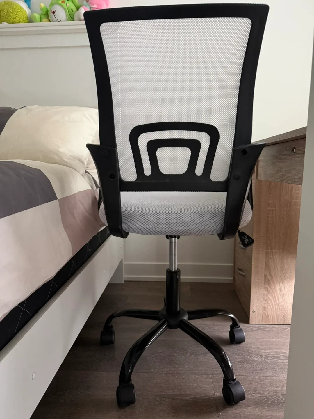 Grey & Black Mesh Office Chair image indicator(3)
