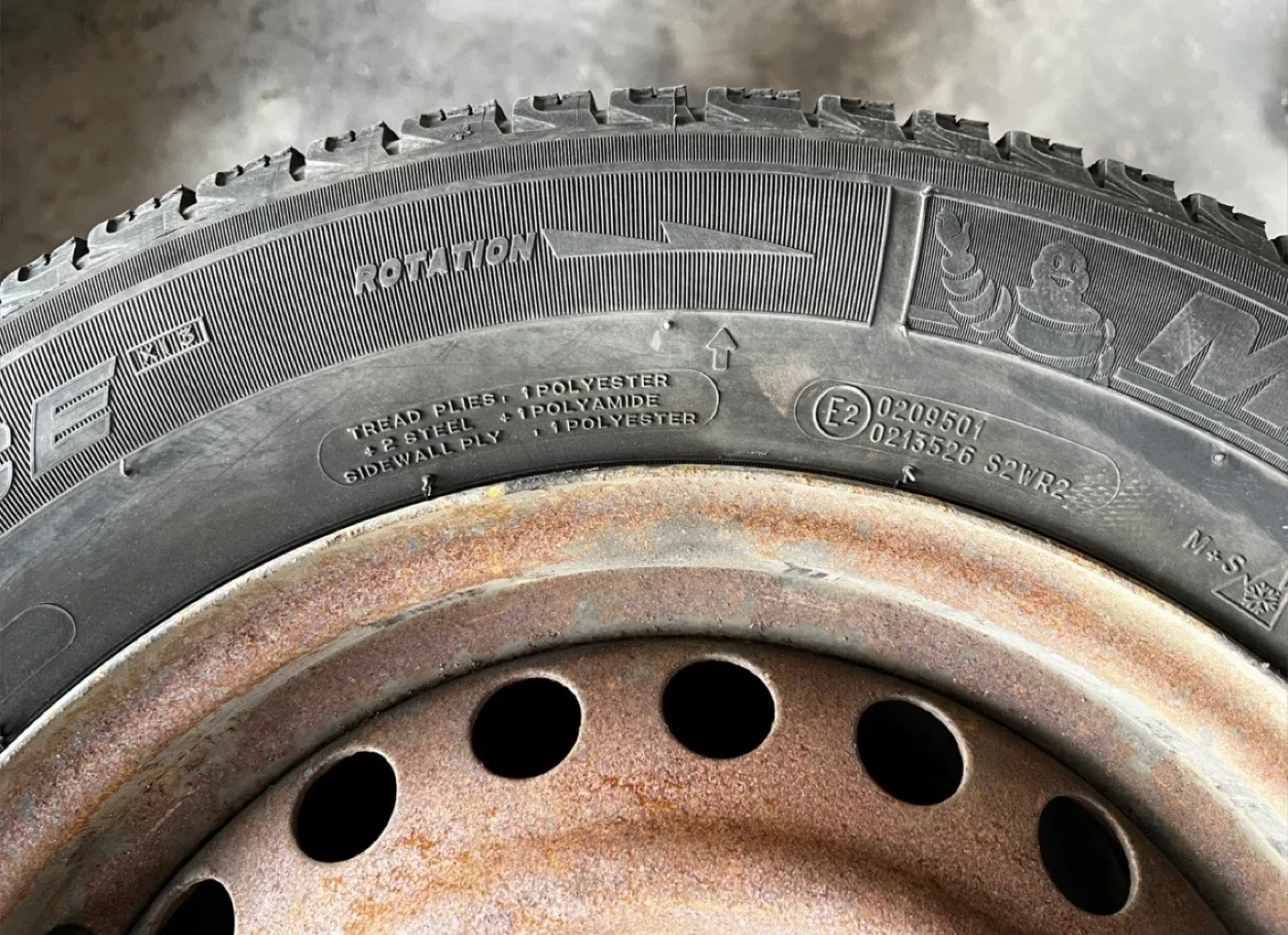 USED MICHELIN X-ICE 15” Winter Tires 195/65R15 image indicator(6)