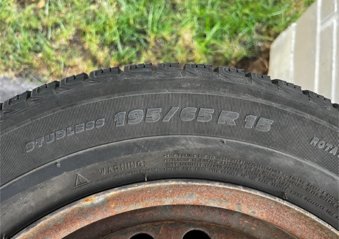 USED MICHELIN X-ICE 15” Winter Tires 195/65R15 image indicator(3)