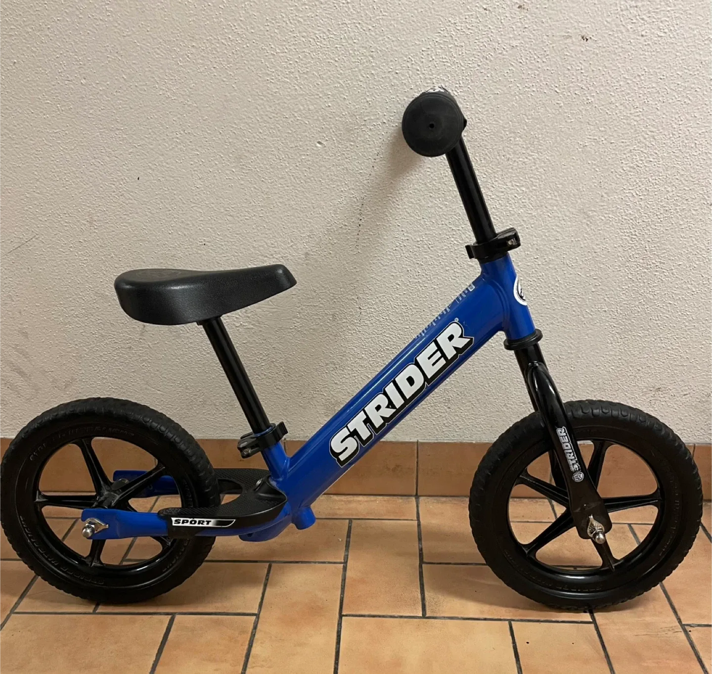 Strider Balance Bike - Blue image indicator(2)
