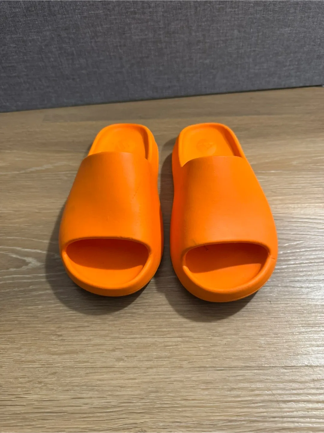 Adidas Yeezy Orange Slides Size 6 (24.5cm) image indicator(2)