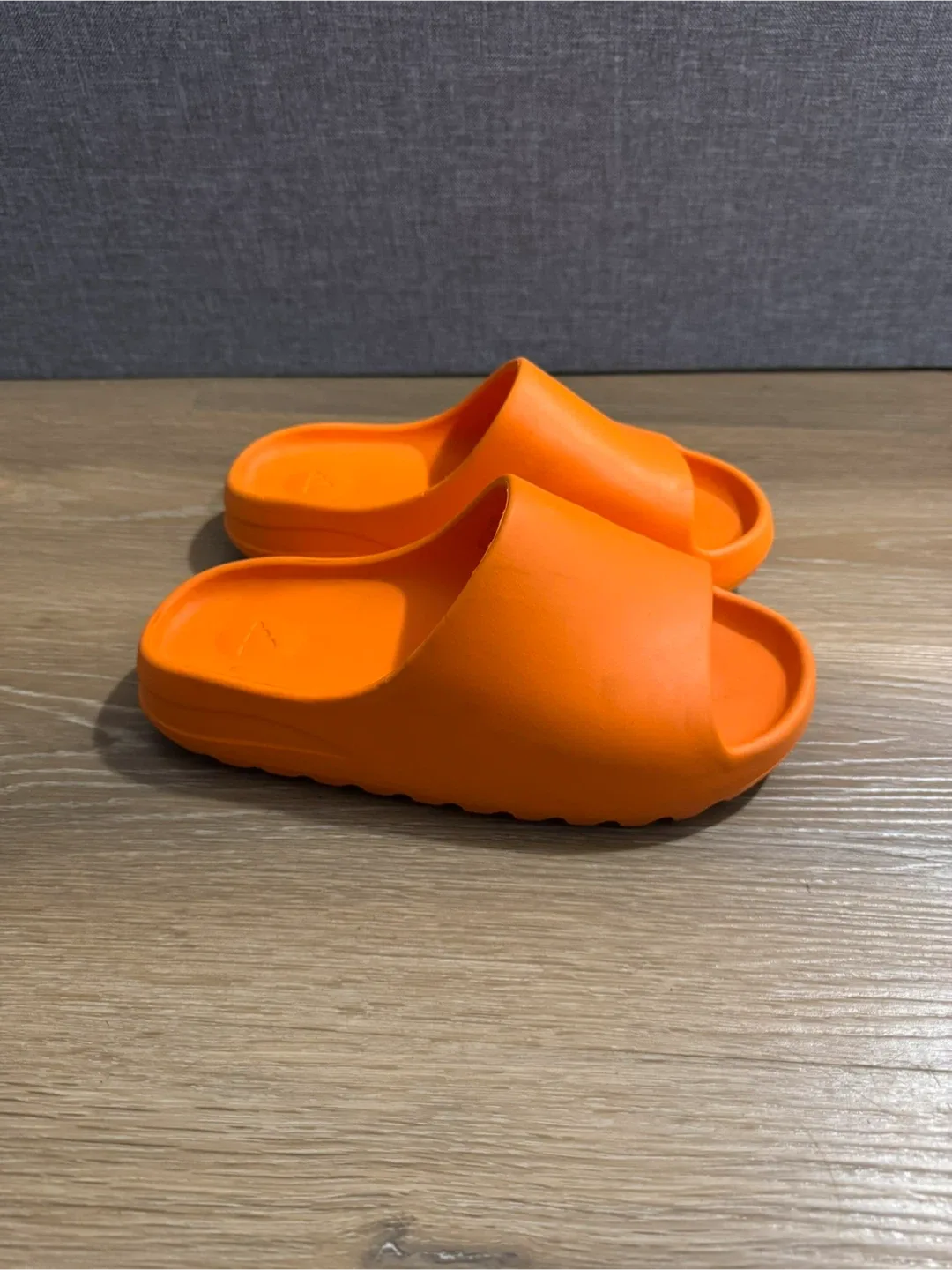 Adidas Yeezy Orange Slides Size 6 (24.5cm)