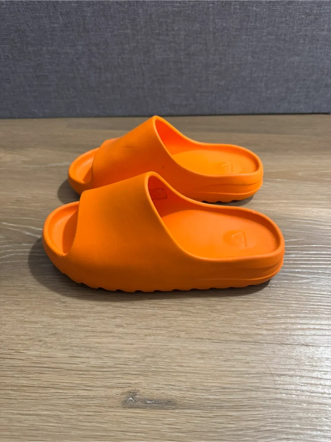 Adidas Yeezy Orange Slides Size 6 (24.5cm) image indicator(3)