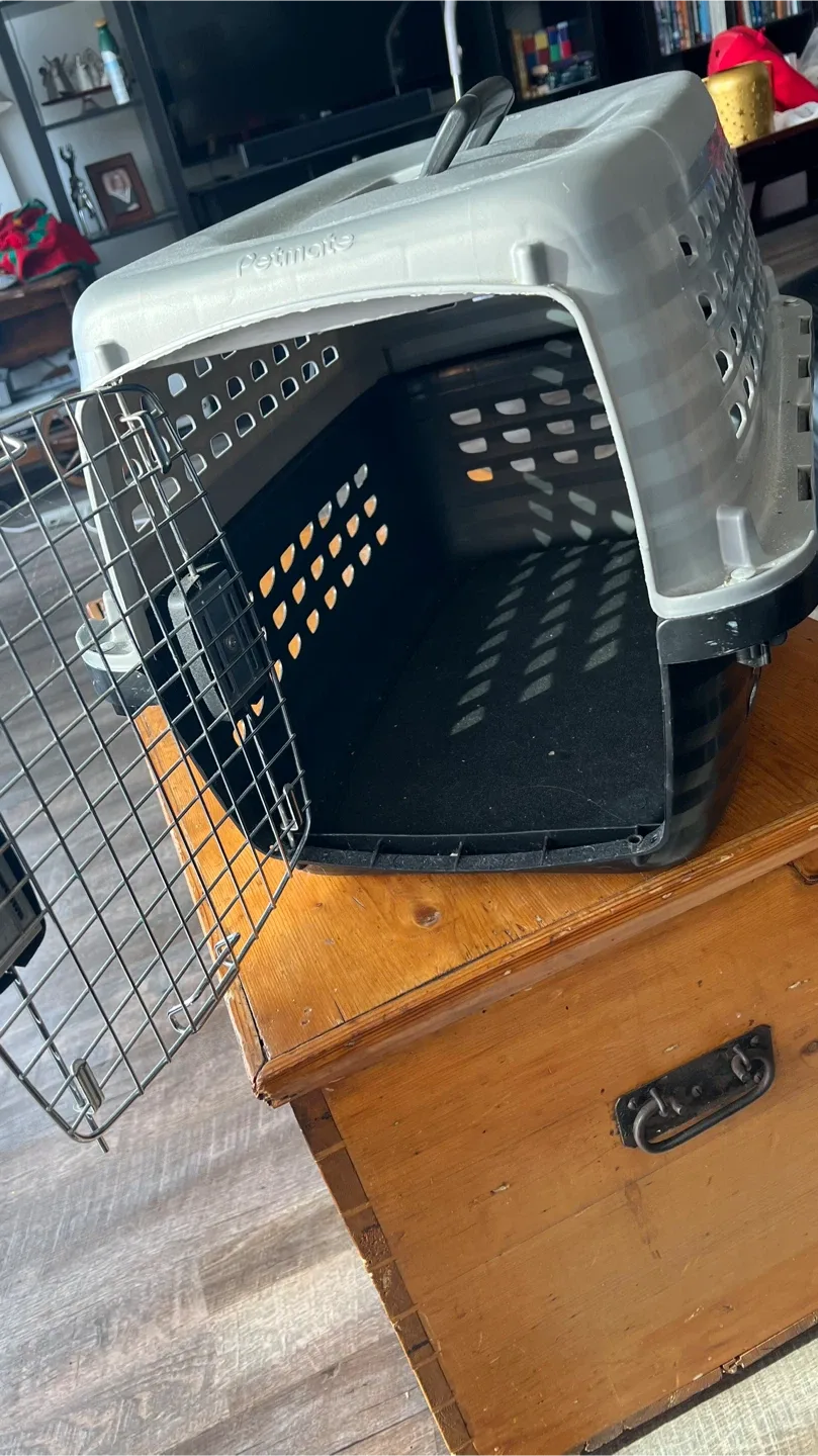 Petmate Pet Carrier image indicator(2)