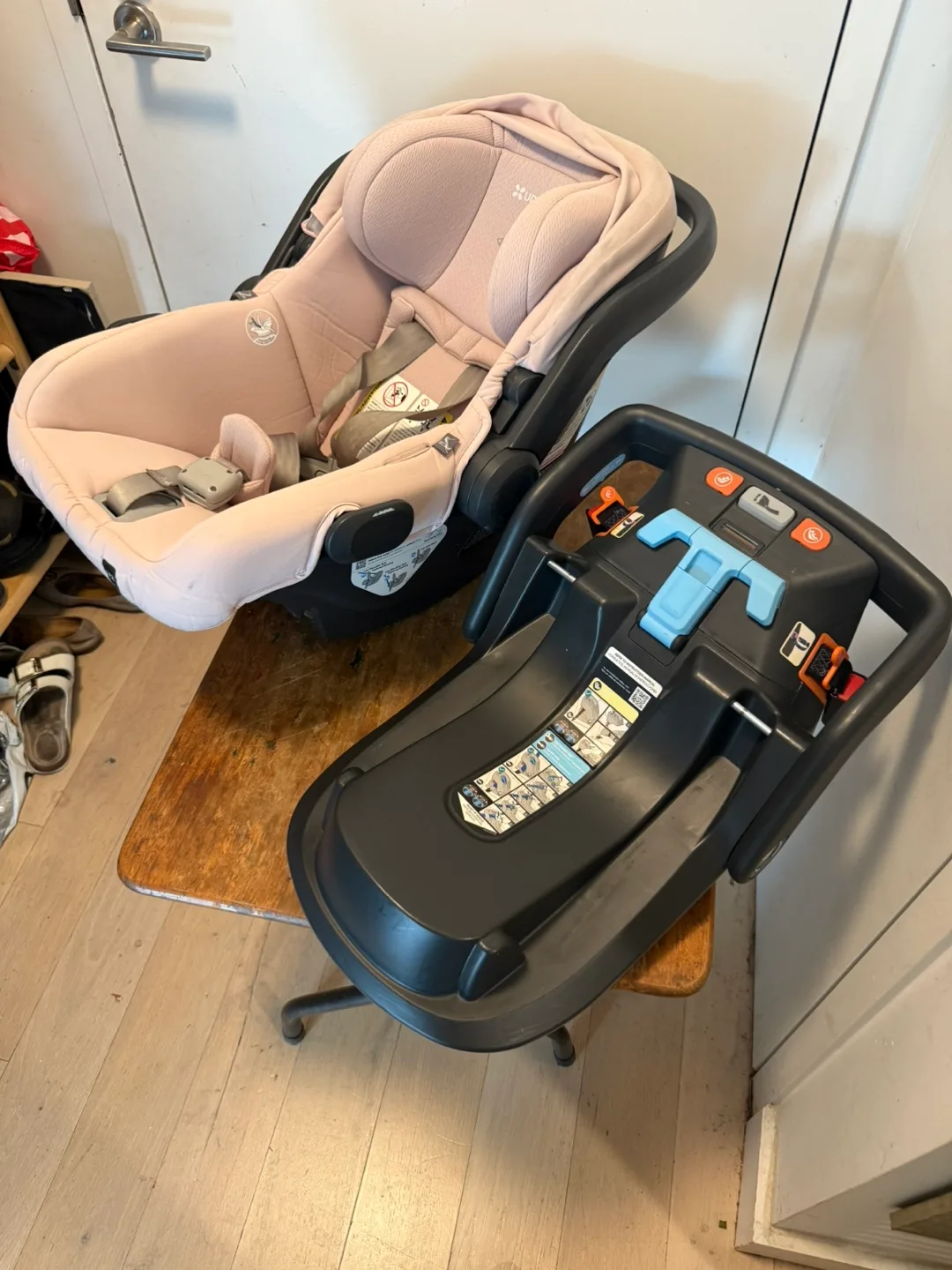 UPPAbaby MESA V2 Infant Car Seat image indicator(10)