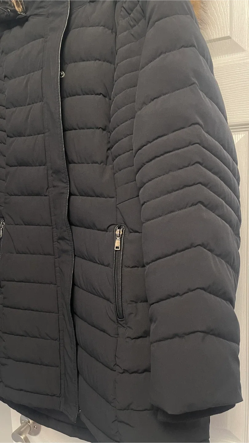 Laura Black Puffer Coat - Size XL image indicator(4)