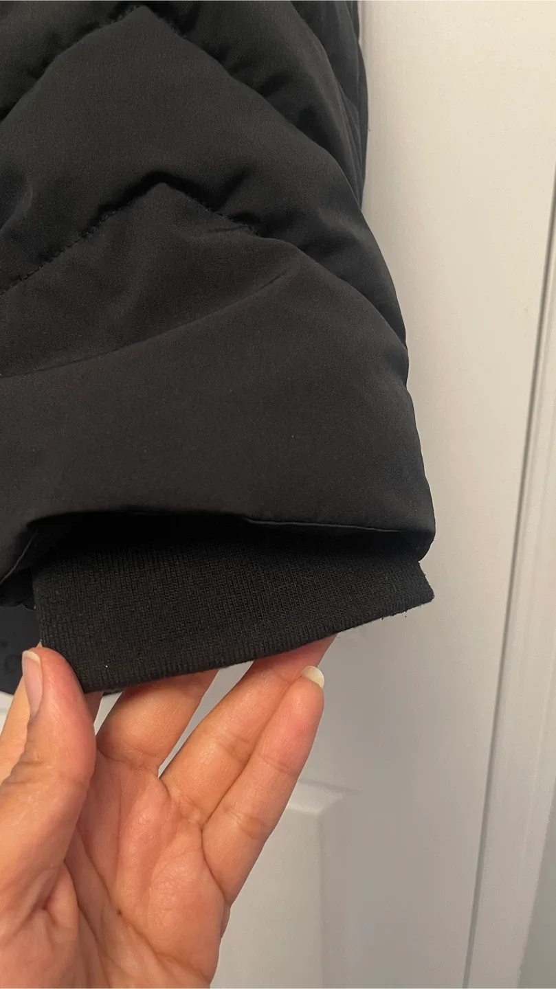 Laura Black Puffer Coat - Size XL image indicator(5)