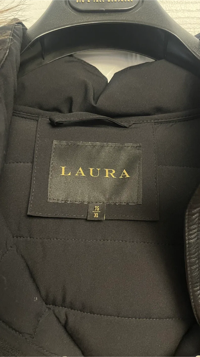 Laura Black Puffer Coat - Size XL image indicator(2)