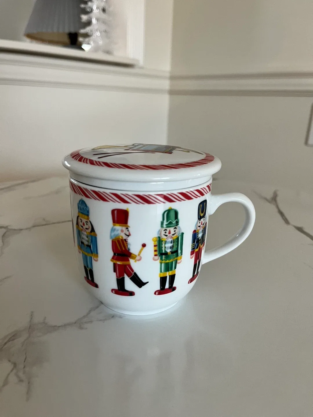 Nutcracker Tea Mug with Lid image indicator(2)