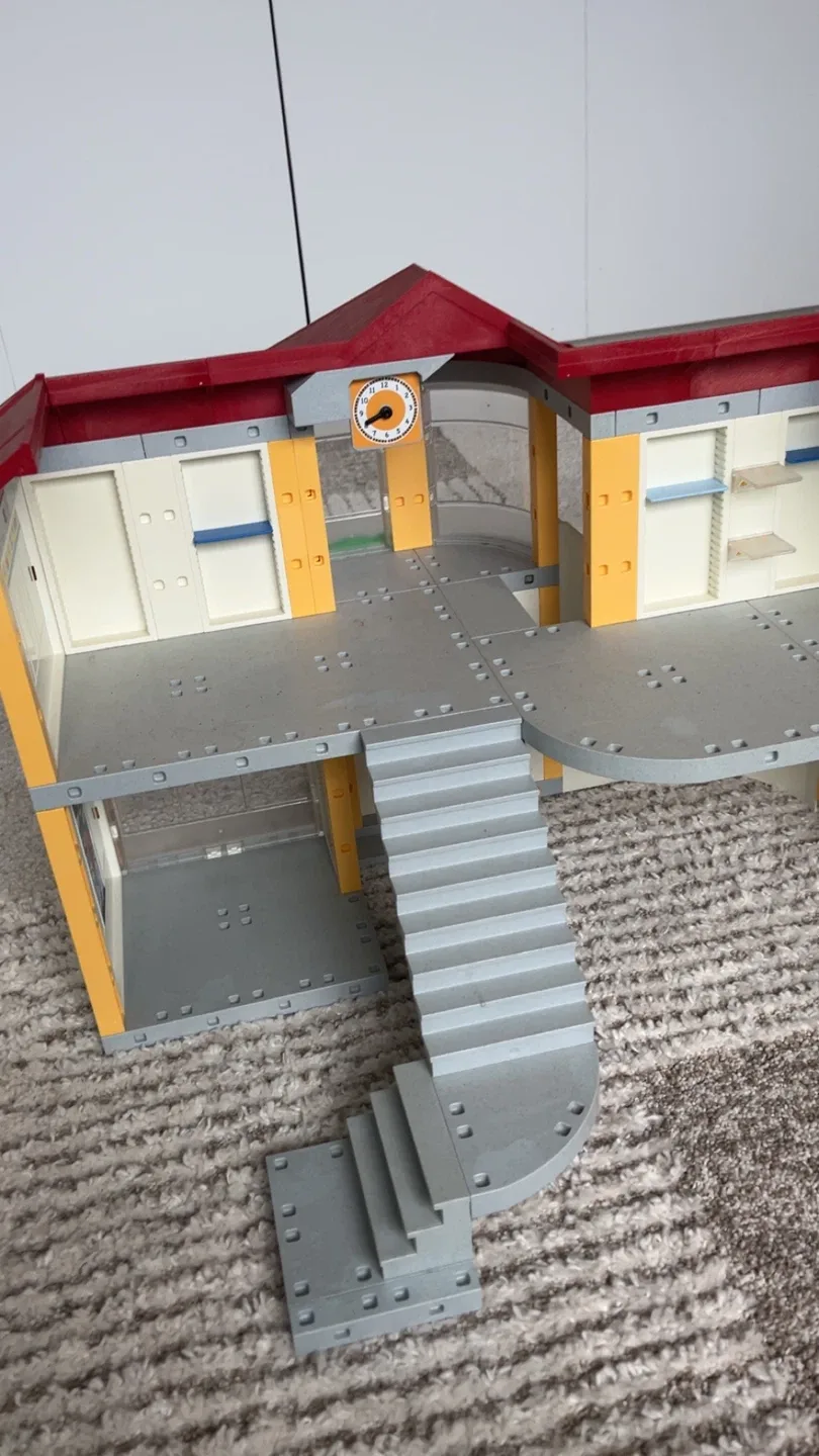 Playmobil School Building Playset image indicator(2)