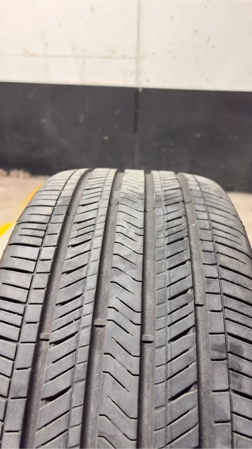 Goodyear Assurance Finesse All Season Tire 235/40R18 image indicator(3)