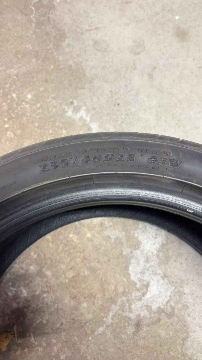 Goodyear Assurance Finesse All Season Tire 235/40R18 image indicator(2)