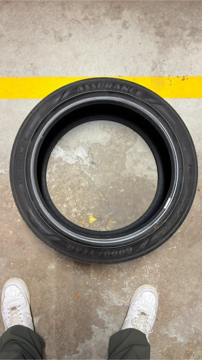 Goodyear Assurance Finesse All Season Tire 235/40R18