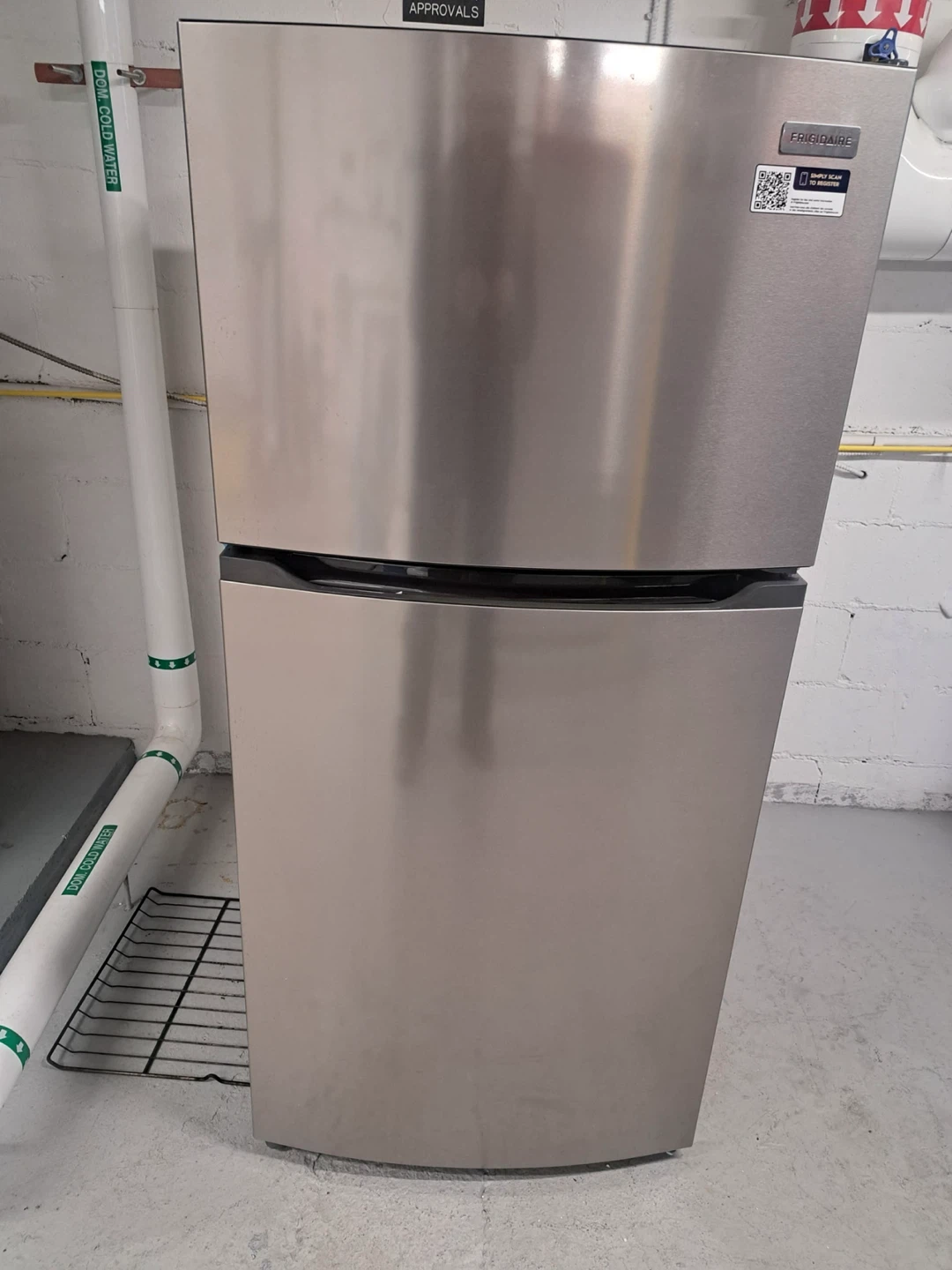 Frigidaire Top Freezer Refrigerator