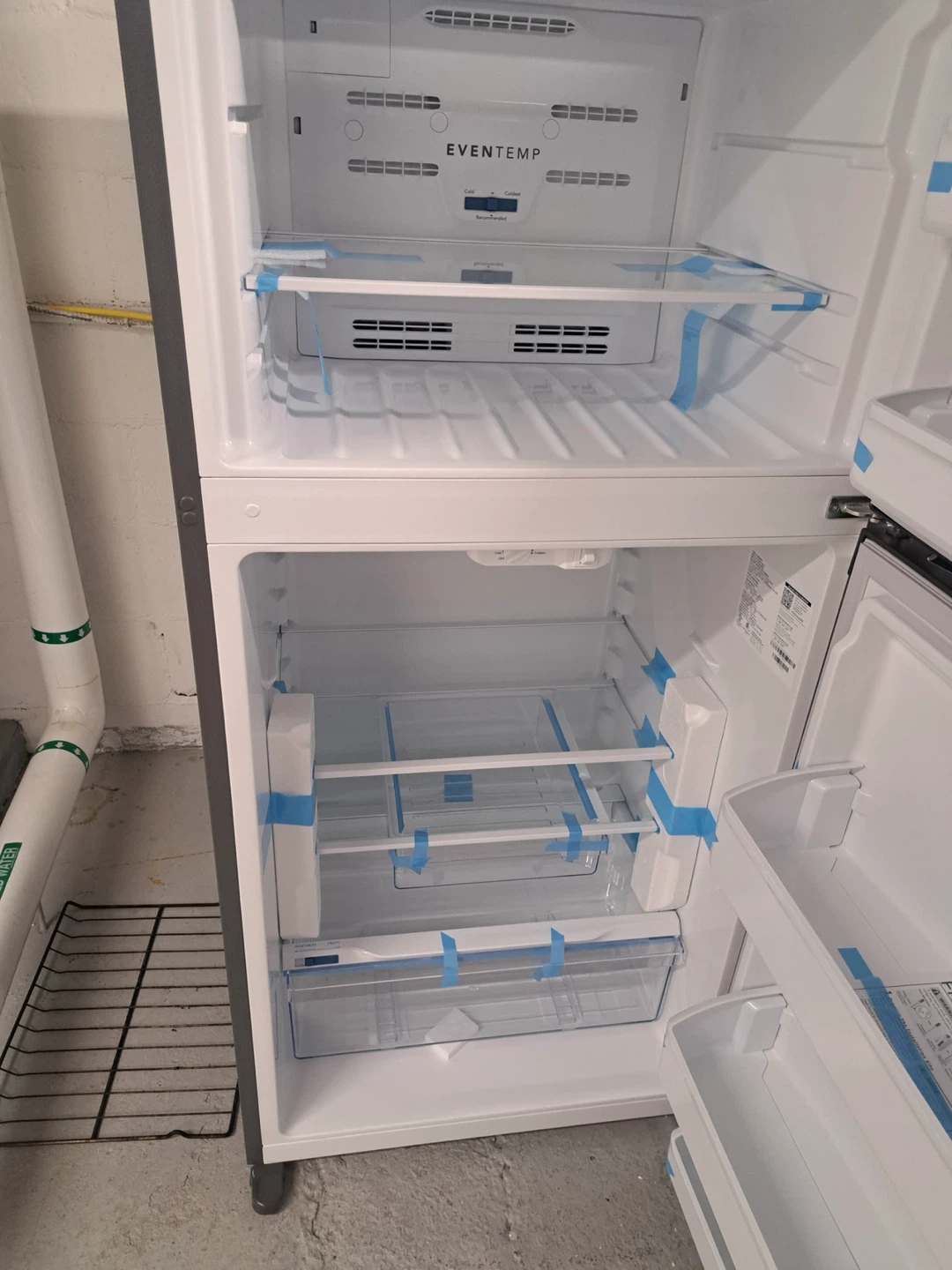 Frigidaire Top Freezer Refrigerator - photo 3