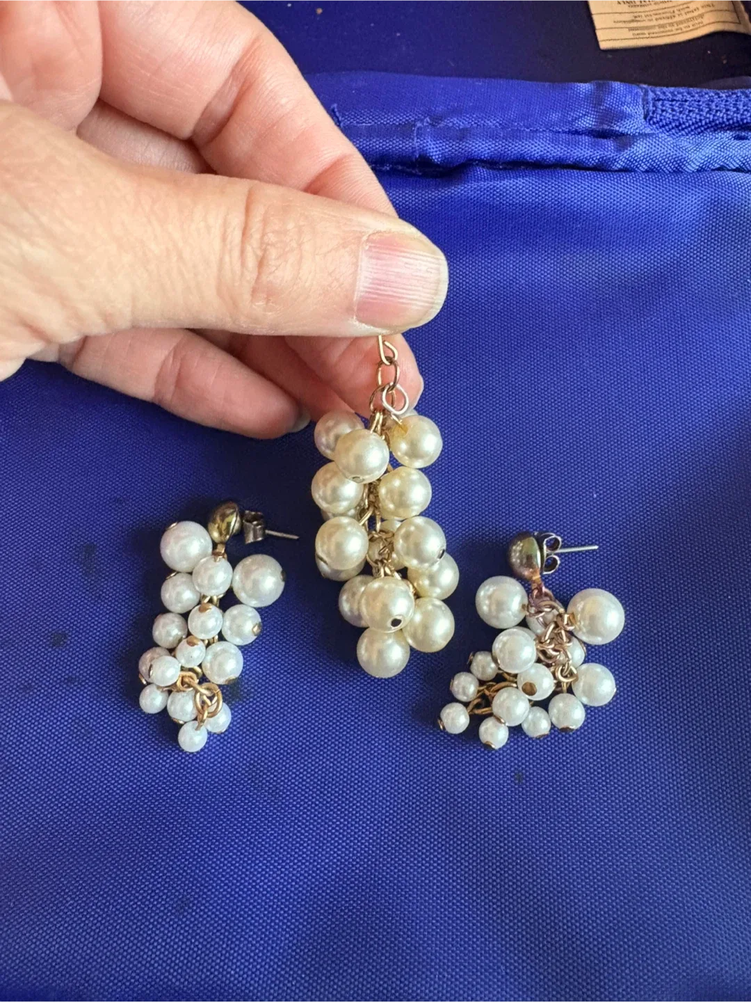 Pearl Earrings and Brooch Set image indicator(3)