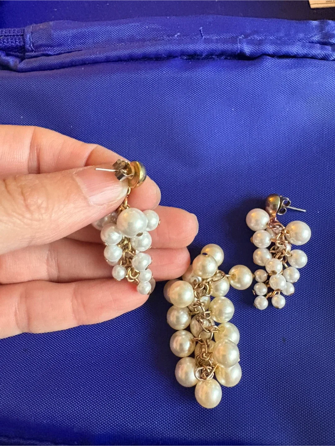 Pearl Earrings and Brooch Set image indicator(4)