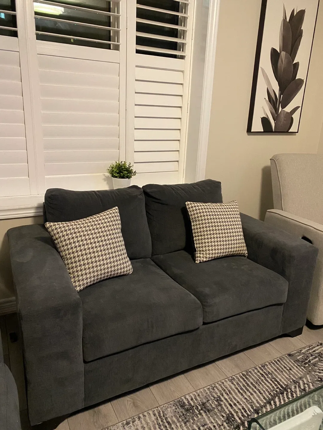 New Leon’s Fava Loveseat