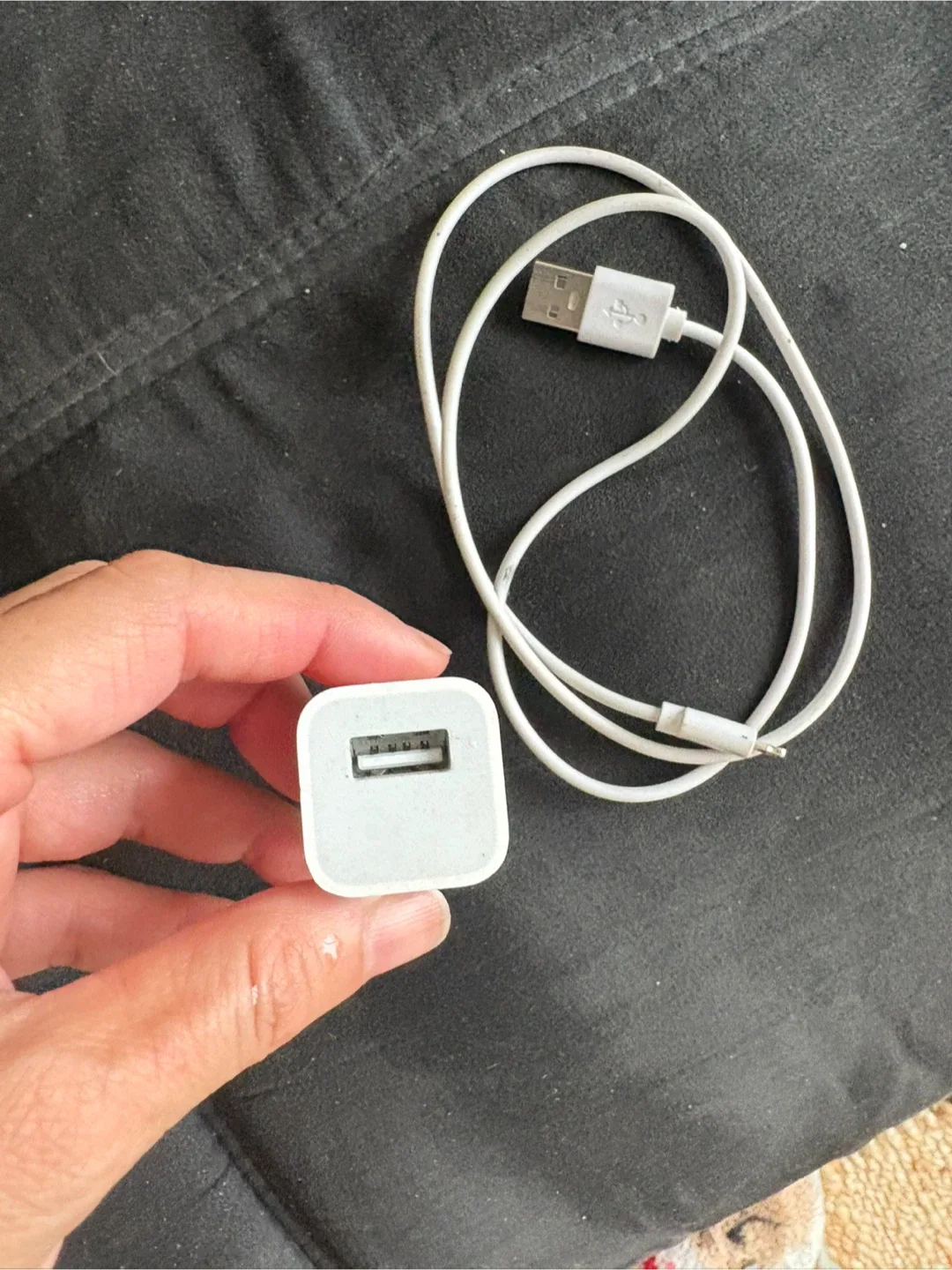 Apple USB Charger and Cable image indicator(3)