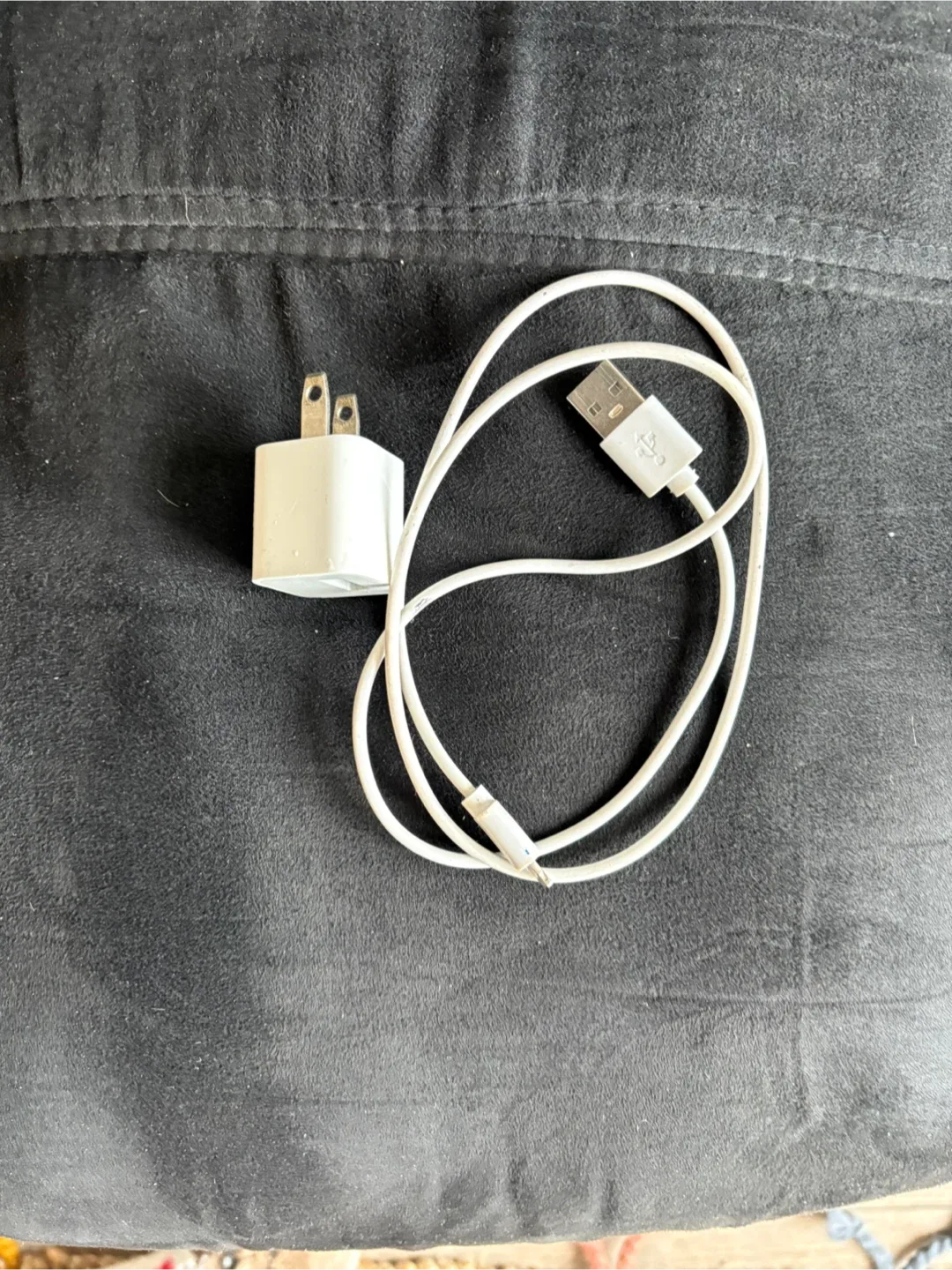 Apple USB Charger and Cable image indicator(2)