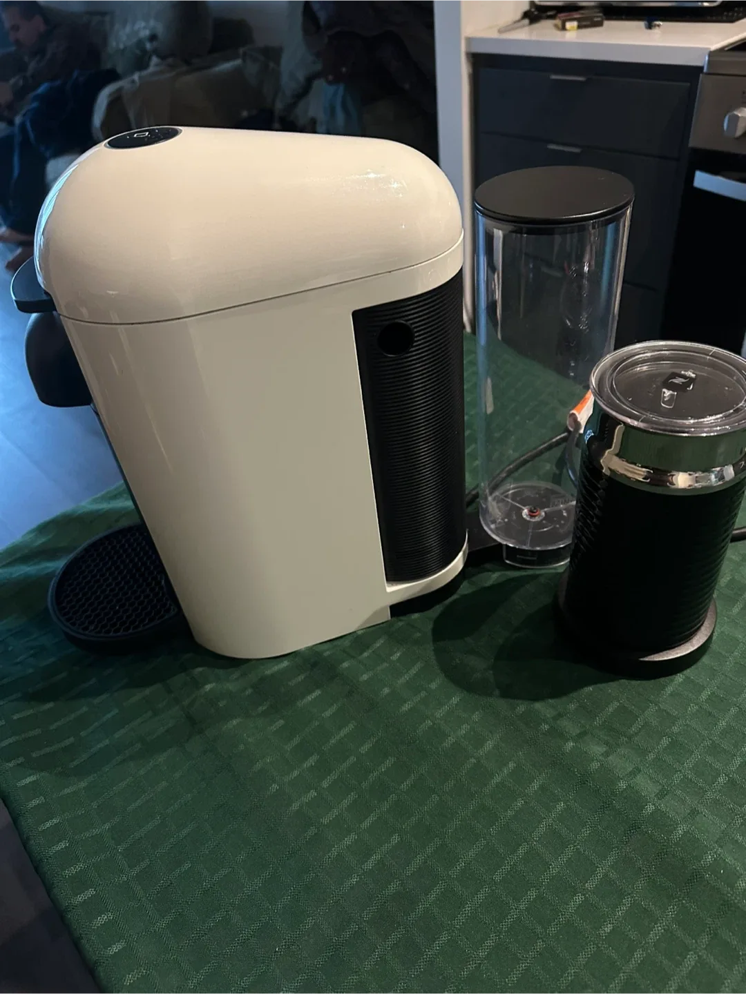 Breville Nespresso Essenza Mini Coffee Maker image indicator(3)