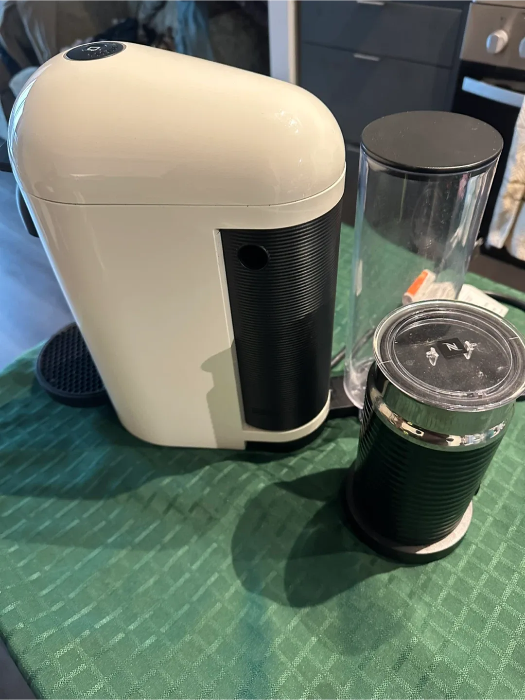 Breville Nespresso Essenza Mini Coffee Maker image indicator(5)