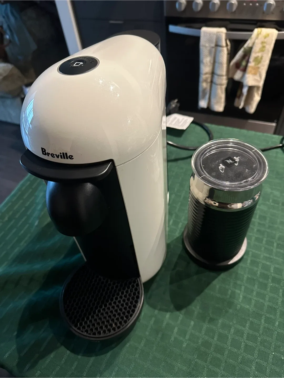 Breville Nespresso Essenza Mini Coffee Maker image indicator(2)