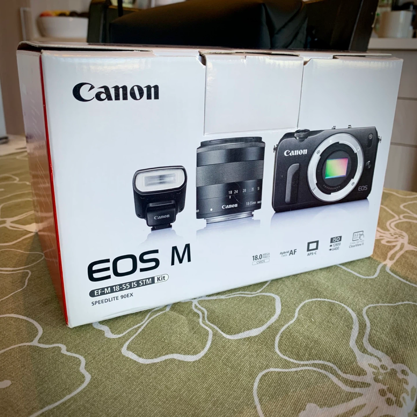 Canon EOS M Mirrorless Camera w/ EF-M18-55mm Lens & 90EX Flash - photo 3