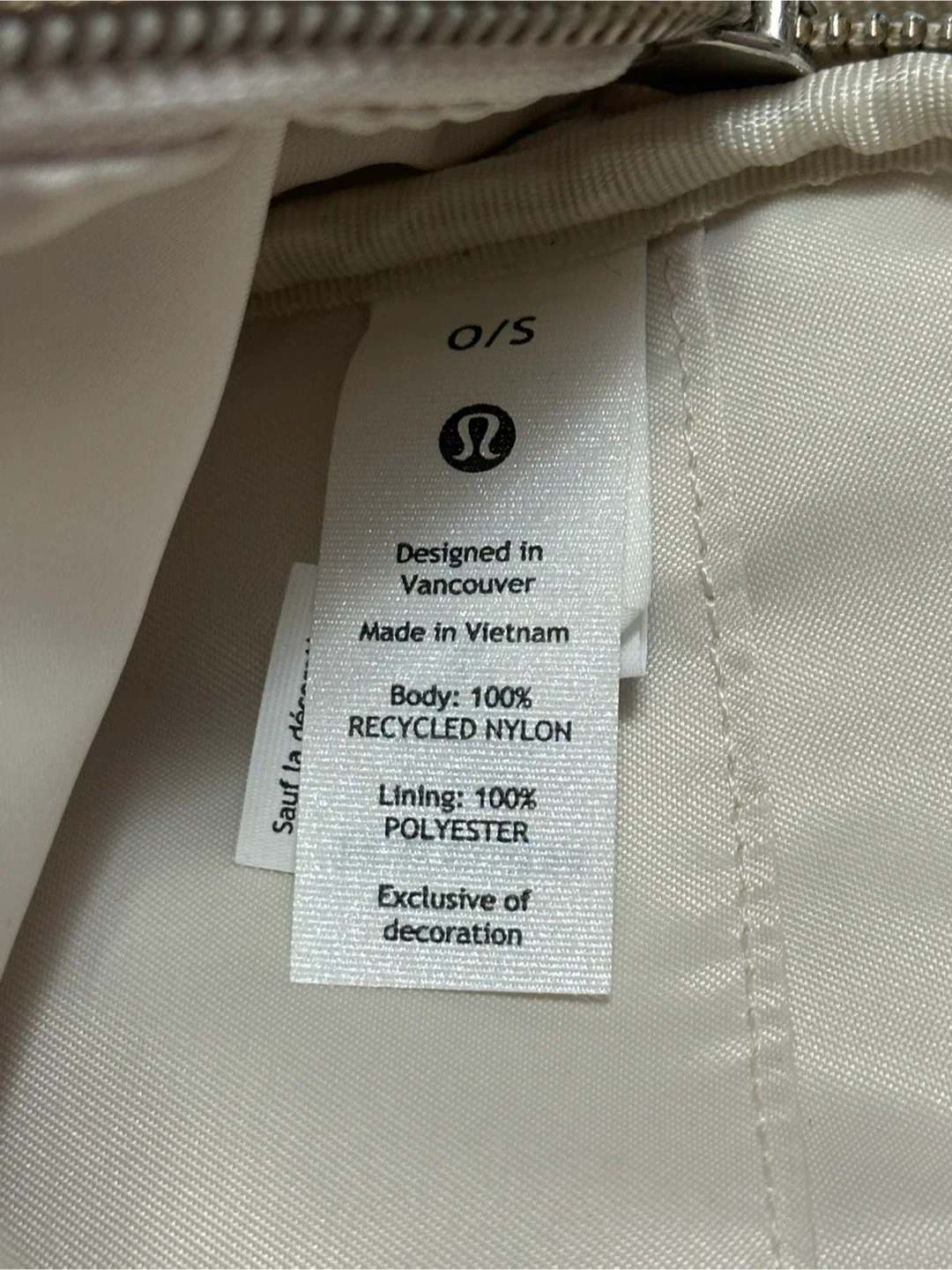 Lululemon Light Ivory Crossbody Camera Bag 2L image indicator(7)