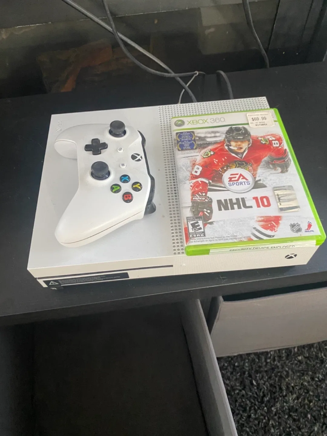 Xbox One S with Controller - White image indicator(3)