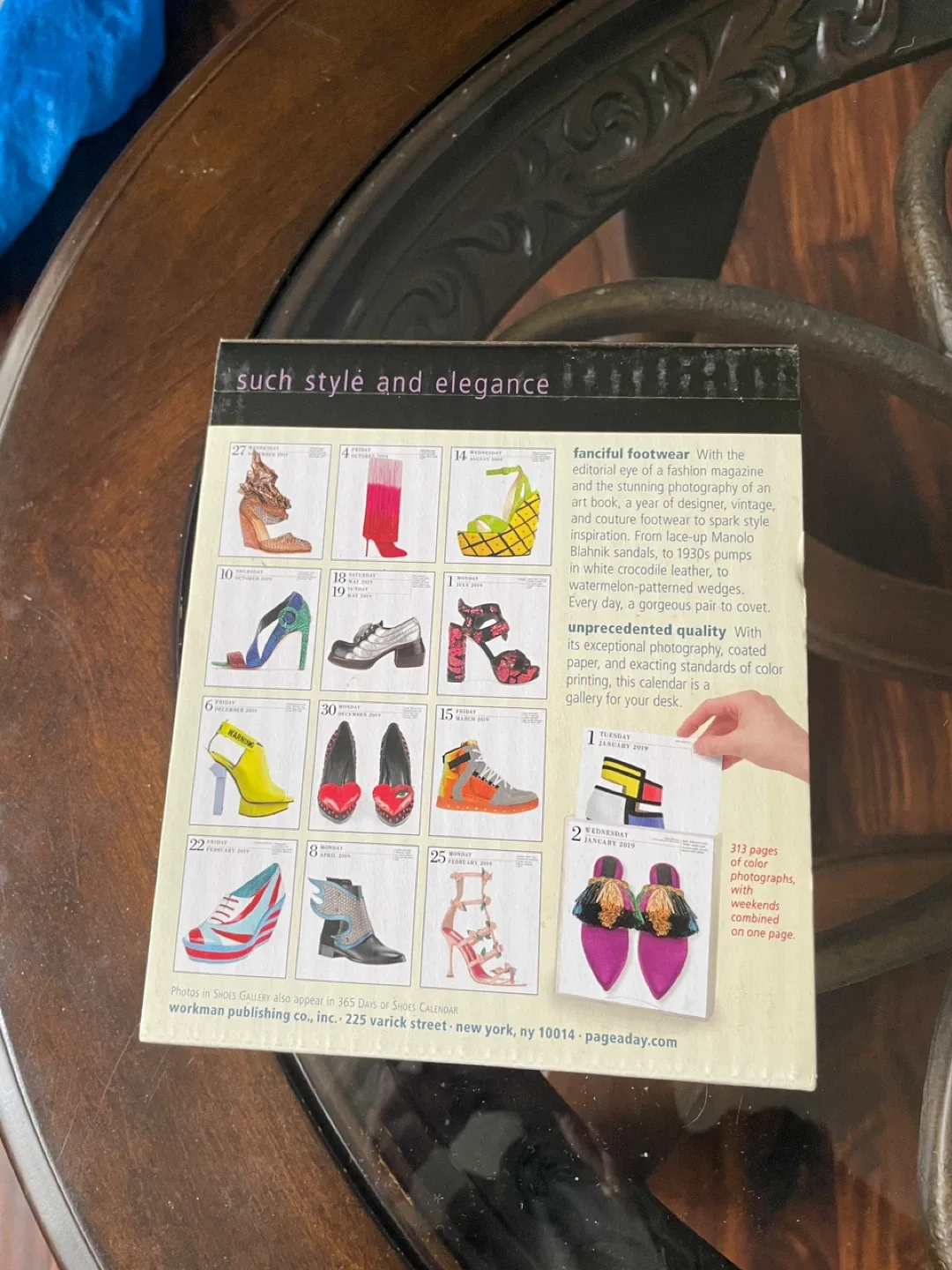 Old shoes calendars and a shoes book image indicator(2)