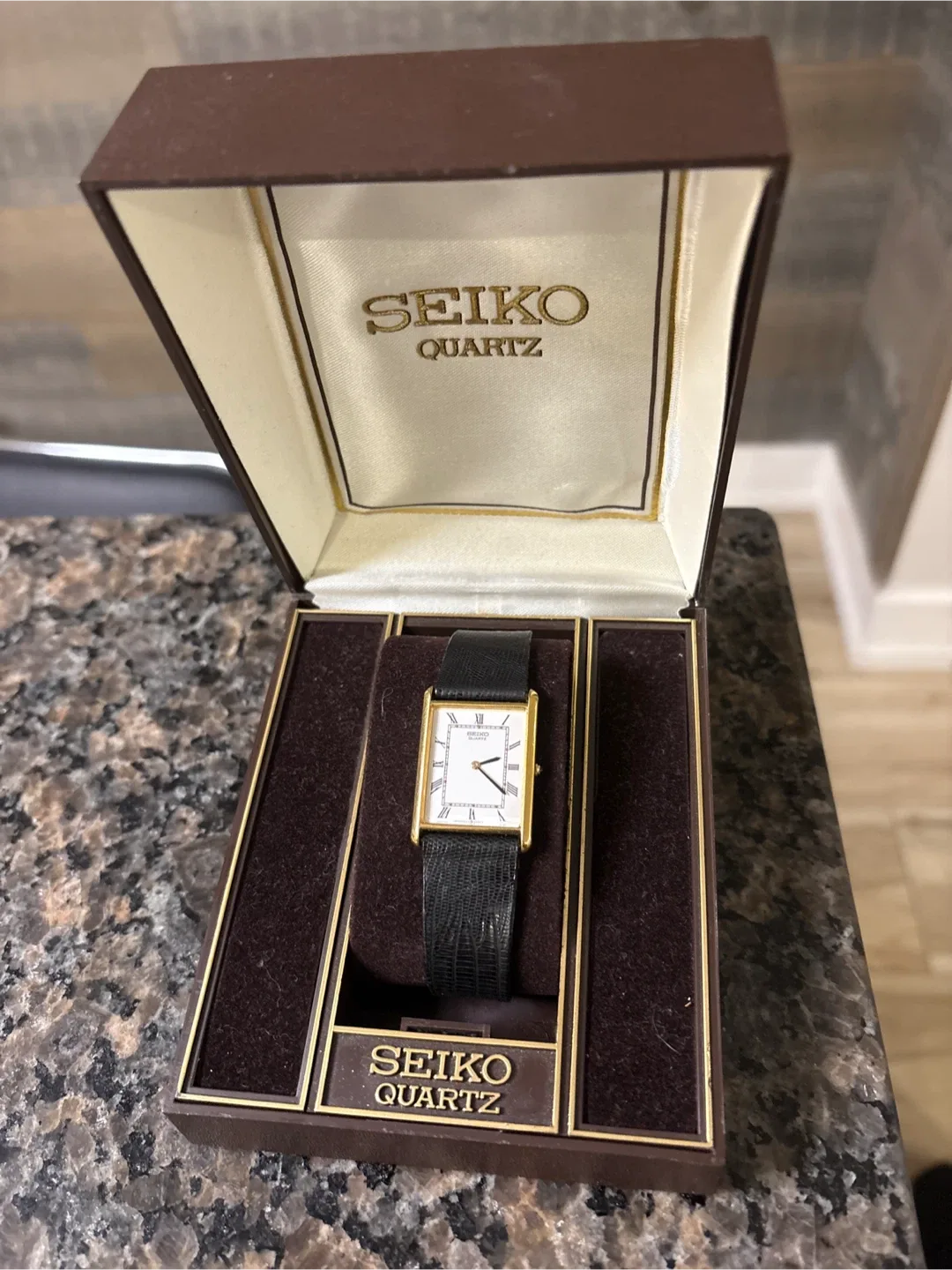 Seiko Quartz 5E20-5A60 Gold Watch with Box
